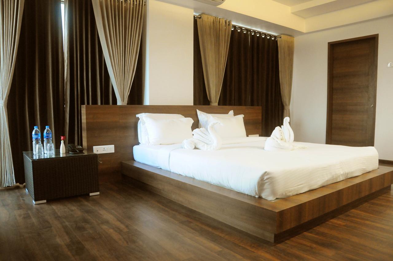 Hotel 3 Leaves Kolhapur Eksteriør bilde