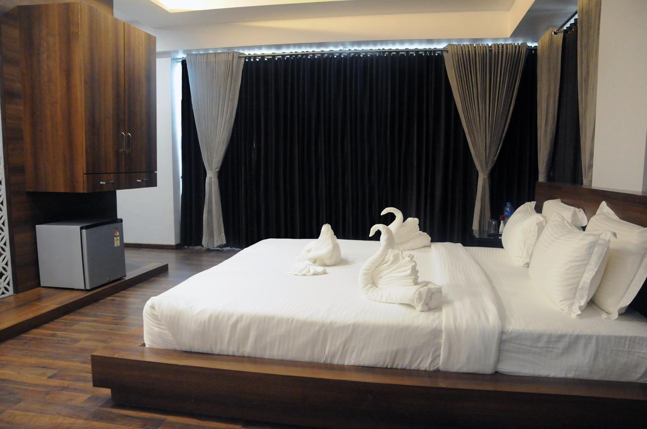 Hotel 3 Leaves Kolhapur Eksteriør bilde