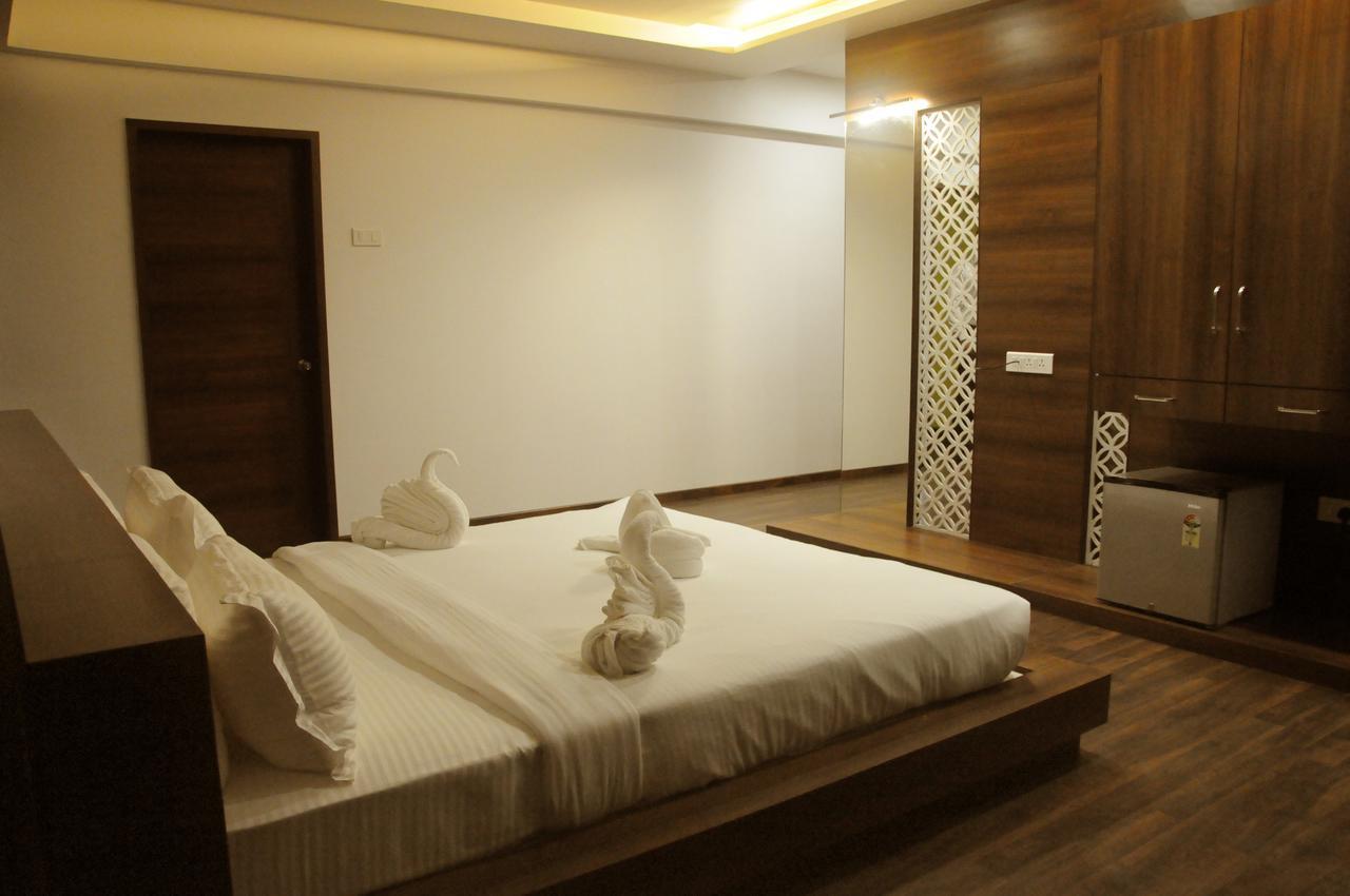 Hotel 3 Leaves Kolhapur Eksteriør bilde