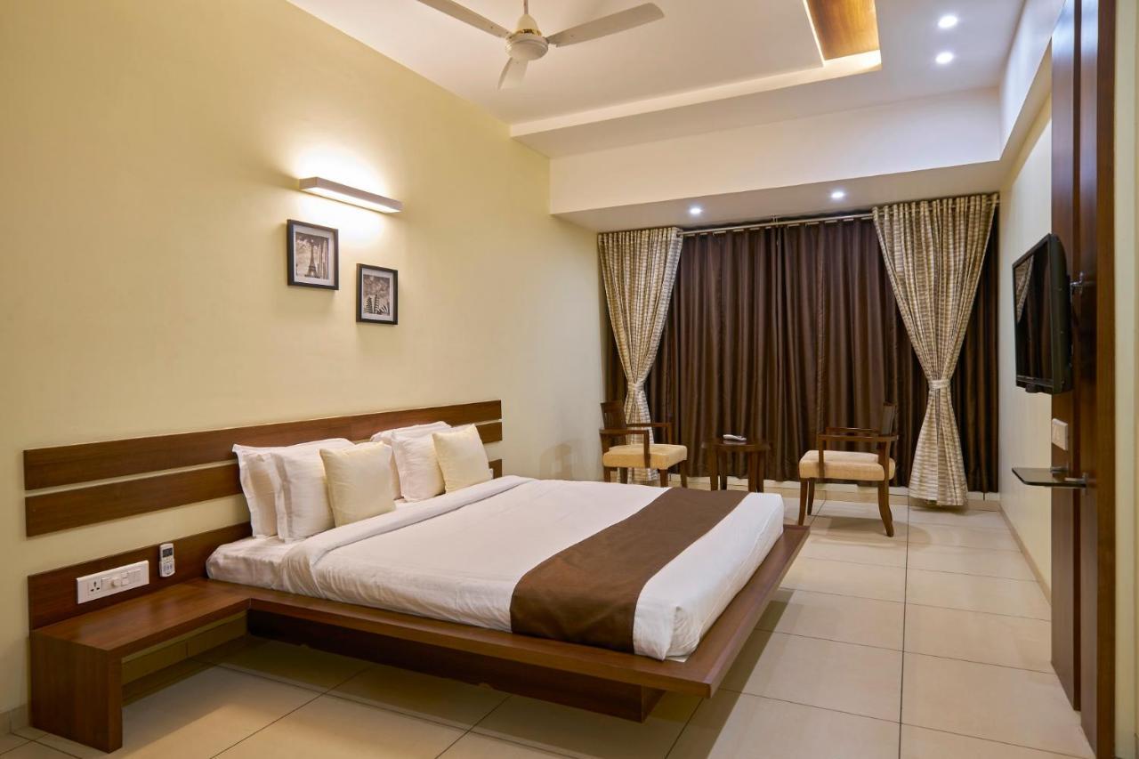 Hotel 3 Leaves Kolhapur Eksteriør bilde