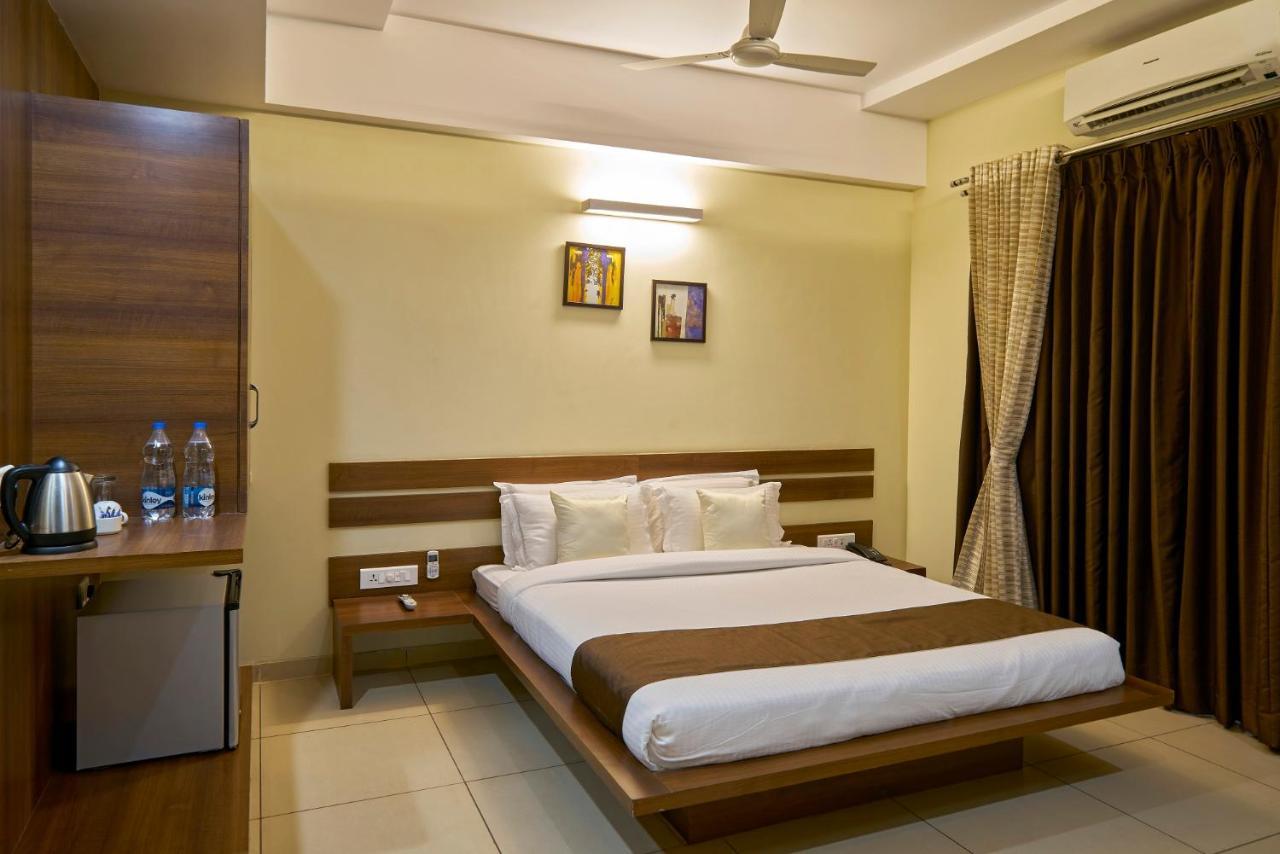 Hotel 3 Leaves Kolhapur Eksteriør bilde