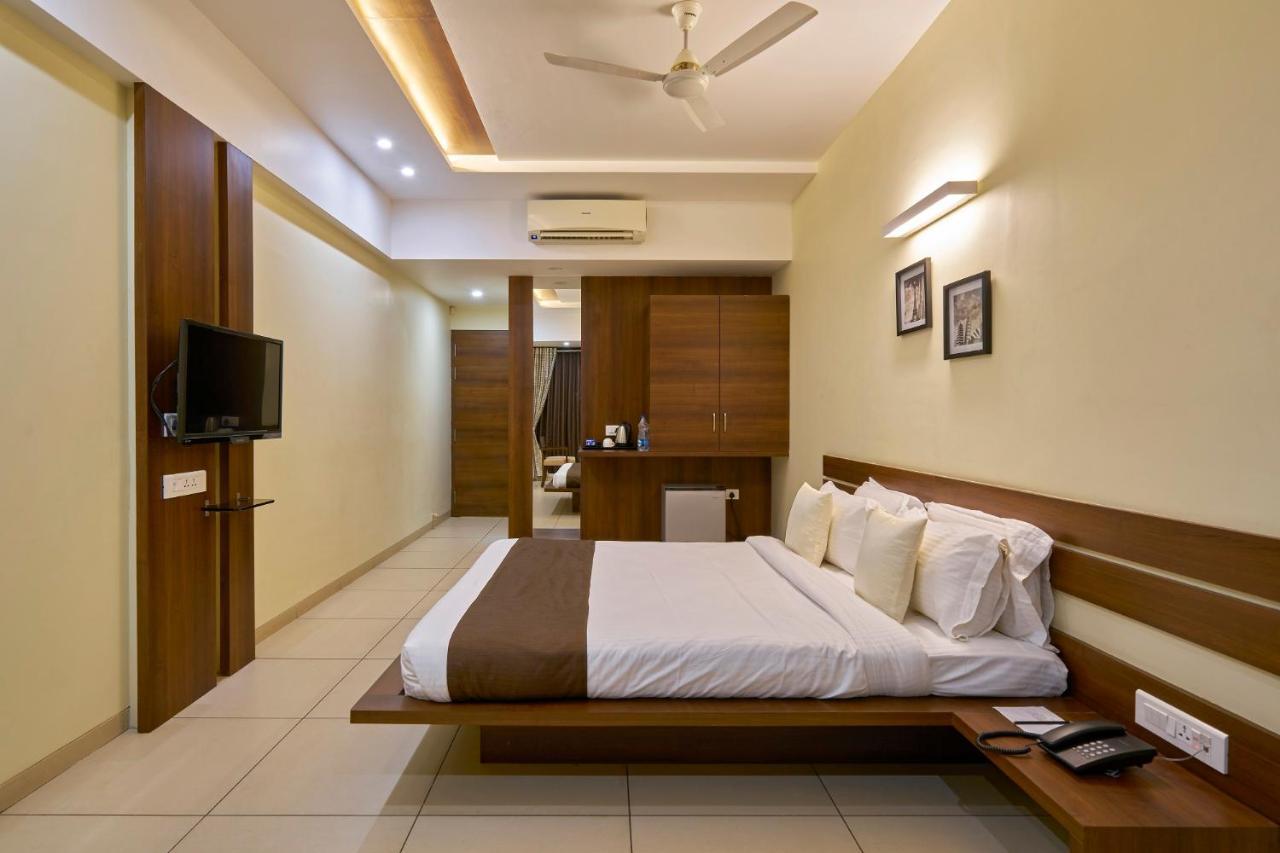 Hotel 3 Leaves Kolhapur Eksteriør bilde