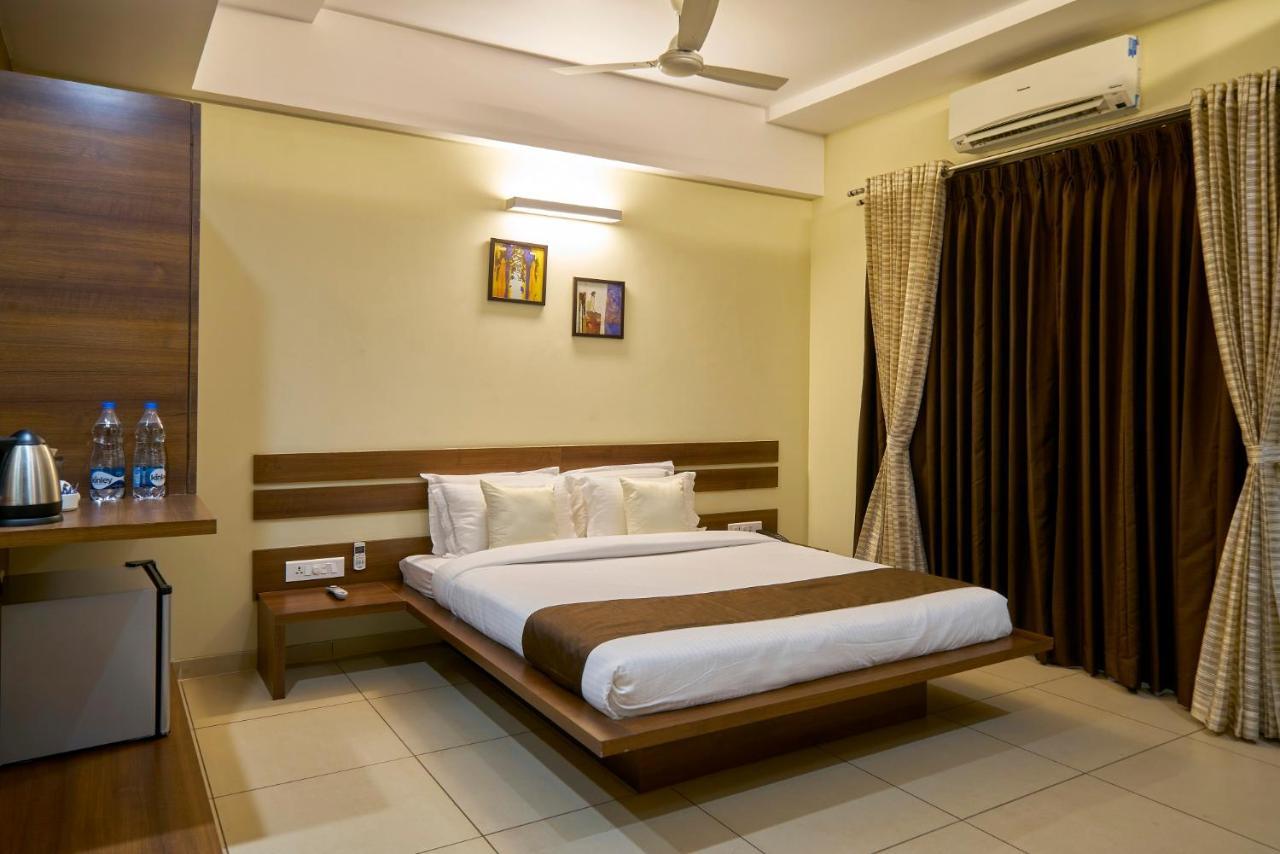 Hotel 3 Leaves Kolhapur Eksteriør bilde